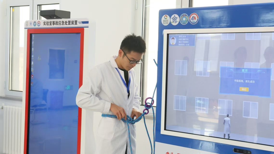 参赛现场2.jpg 参赛现场2.jpg